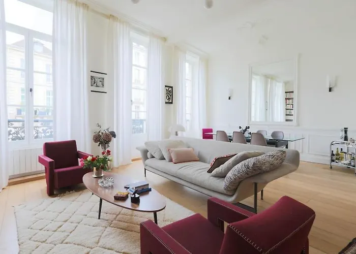 Chic Flat Place Des Vosges 巴黎
