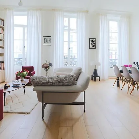Апартаменты Chic Flat Place Des Vosges *